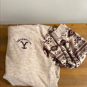 Yellowstone Women's Cream Pullover Sweatshirt with Patterned Sleeves